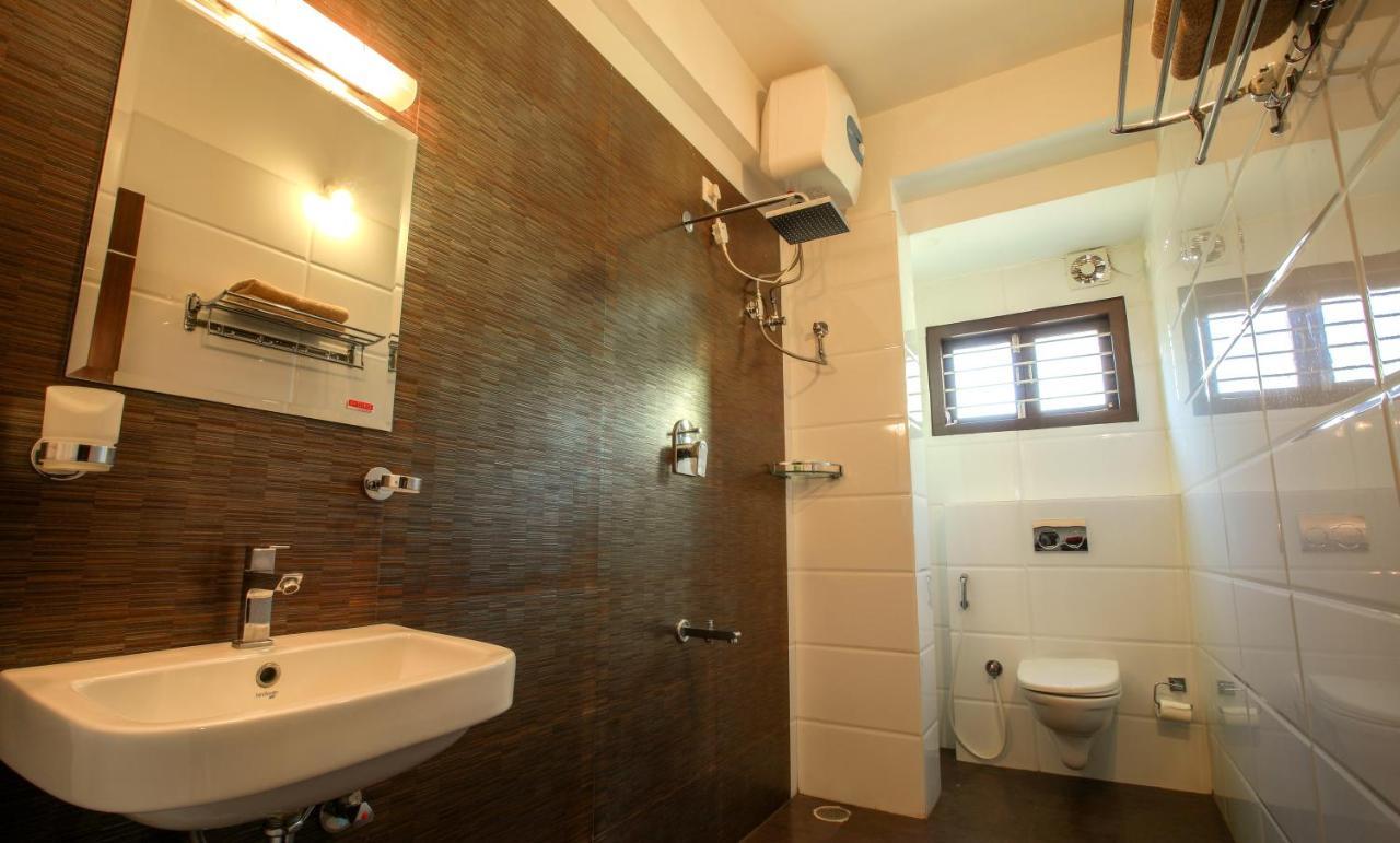 Falcon Suites Yelahanka New Town Бангалор Екстериор снимка